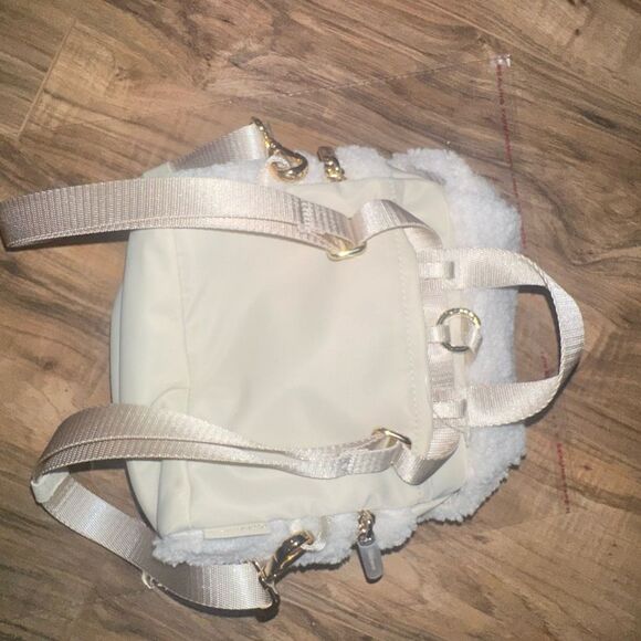 SHIPS TODAY LULULEMON Wunderlust Backpack Mini White *Fleece + Gold 3L NWOT main image 5